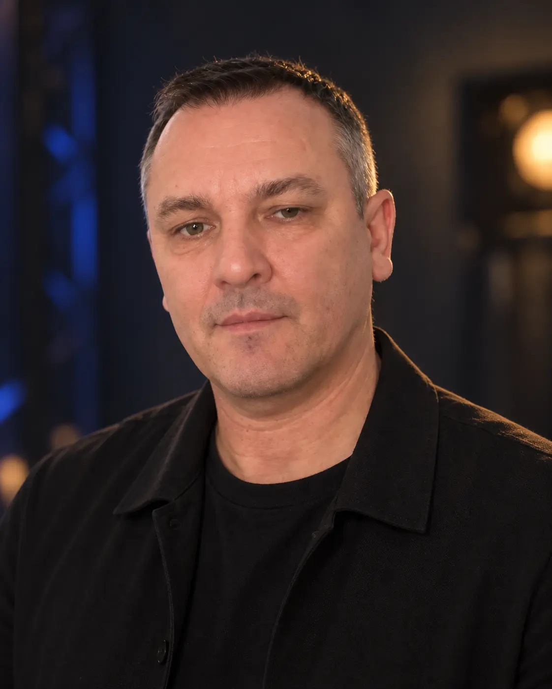 Alen Oversound close artist press portrait