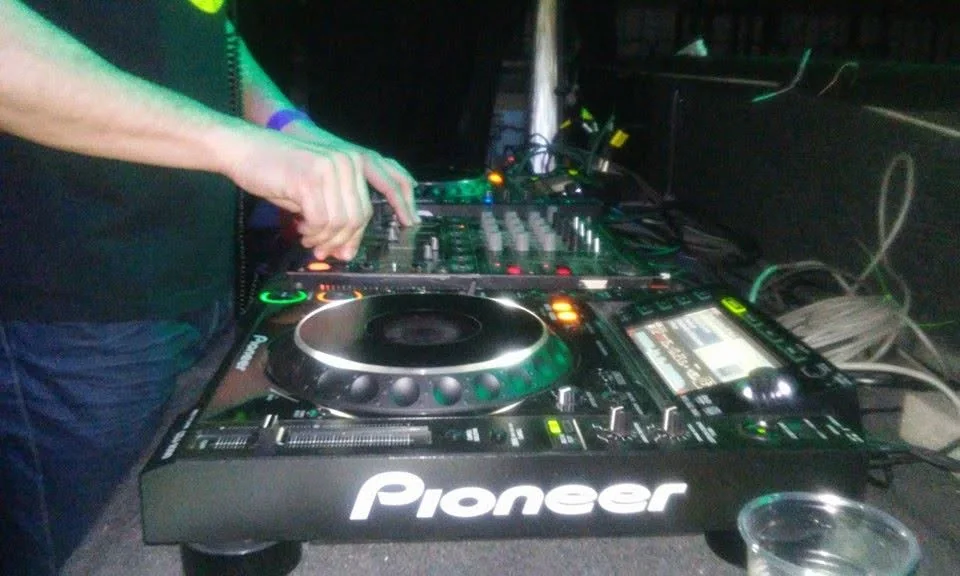DJ oprema tijekom Alen Oversound nastupa
